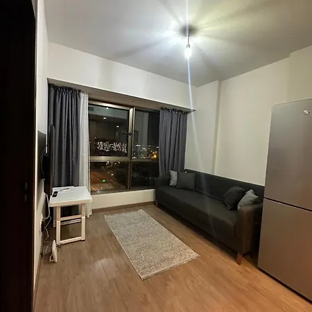 Havuz Olanagi Sunan Guezel Bir Site Ici Konut Apartamento
