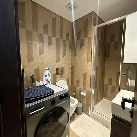 Havuz Olanagi Sunan Guezel Bir Site Ici Konut * İstanbul